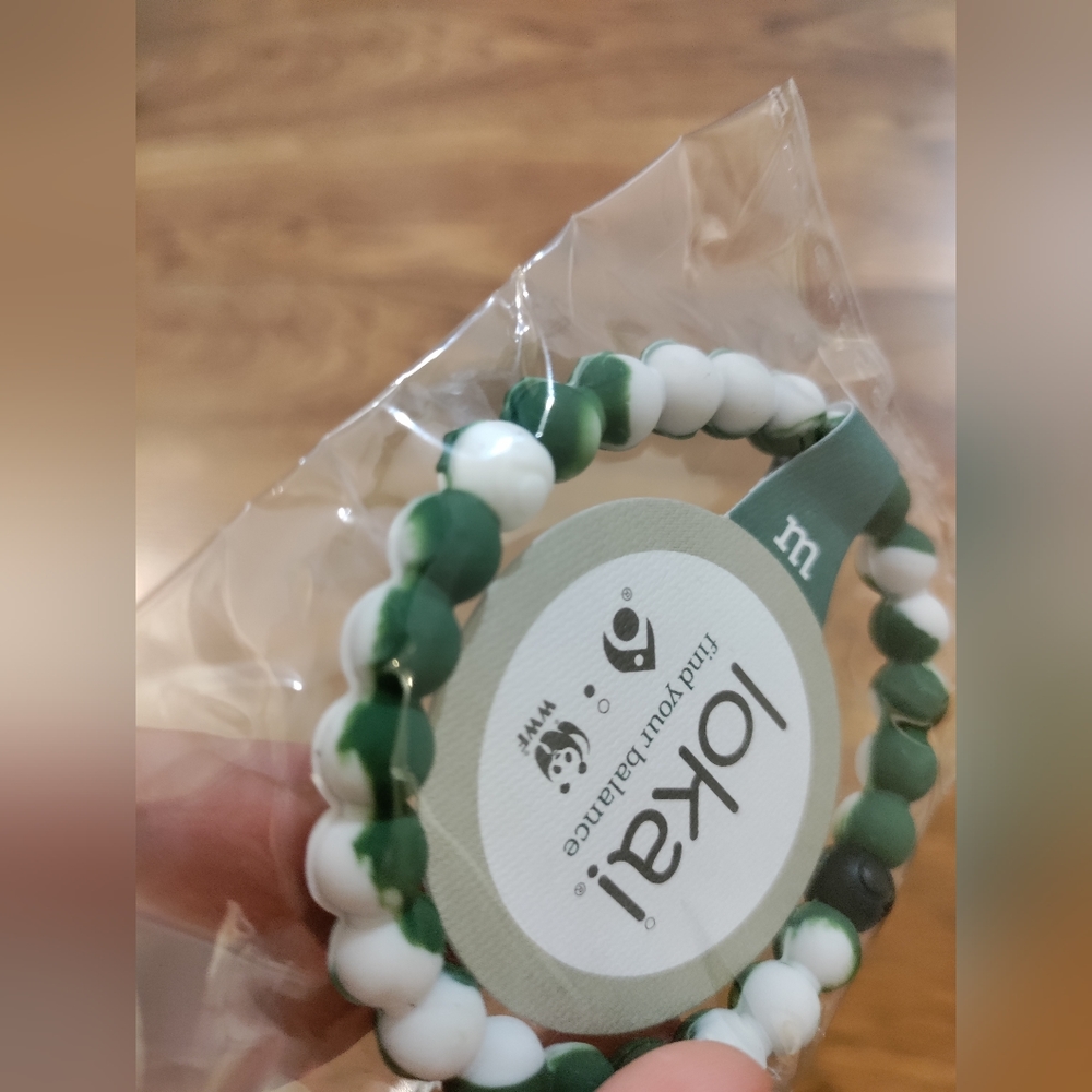 NEW Medium Lokai Bracelet Charm Find Your Balance Green White WWF - Picture 4 of 4